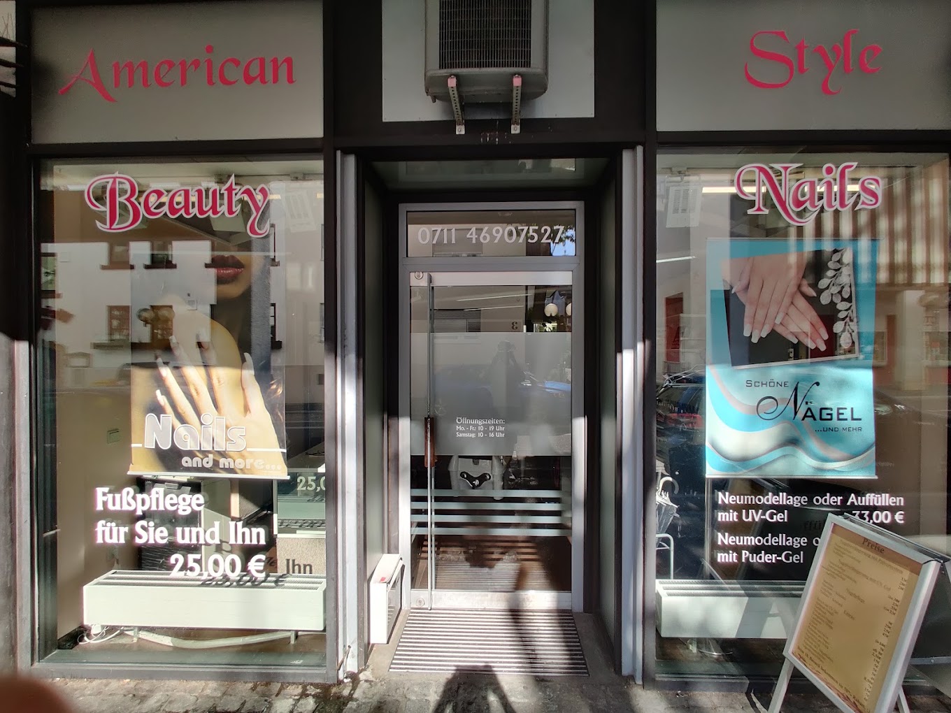 Eingang von Beauty Nails in der Bahnhofstraße