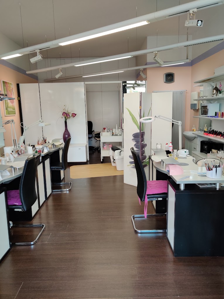 Arbeitsplätze im Beauty Nails Studio